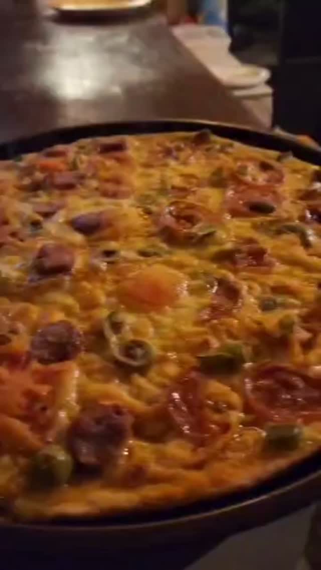 Ya probaste la pizza de la Casa, de Olivino Pizza en nuestra Olivo Dorado Plaza?